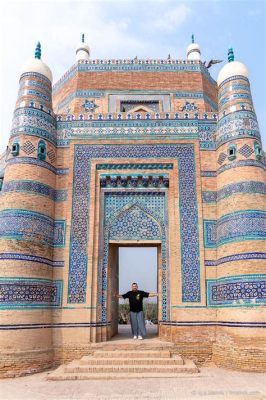 Der Uch Sharif-Mausoleum: Ein versunkener Schatz der islamischen Architektur!