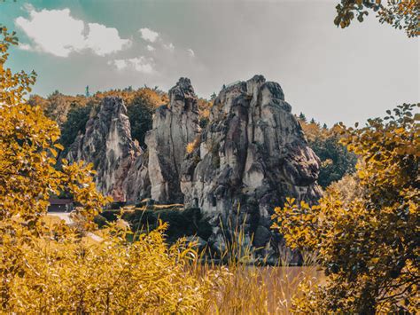  Das Shihuashan-Panorama: Mystische Felsformationen und beruhigende Stille!