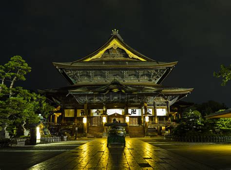 Zenkō-ji Tempel: Ein spirituelles Juwel mit historischer Bedeutung!